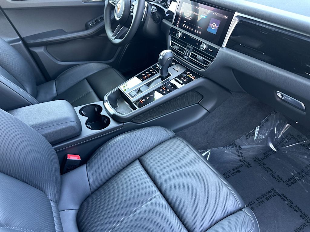 Thumbnail: 2025 Porsche Macan - 11