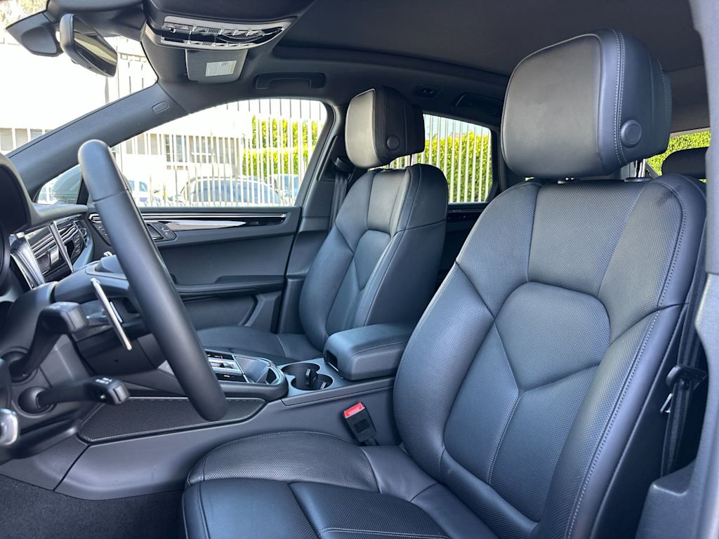 Thumbnail: 2025 Porsche Macan - 10