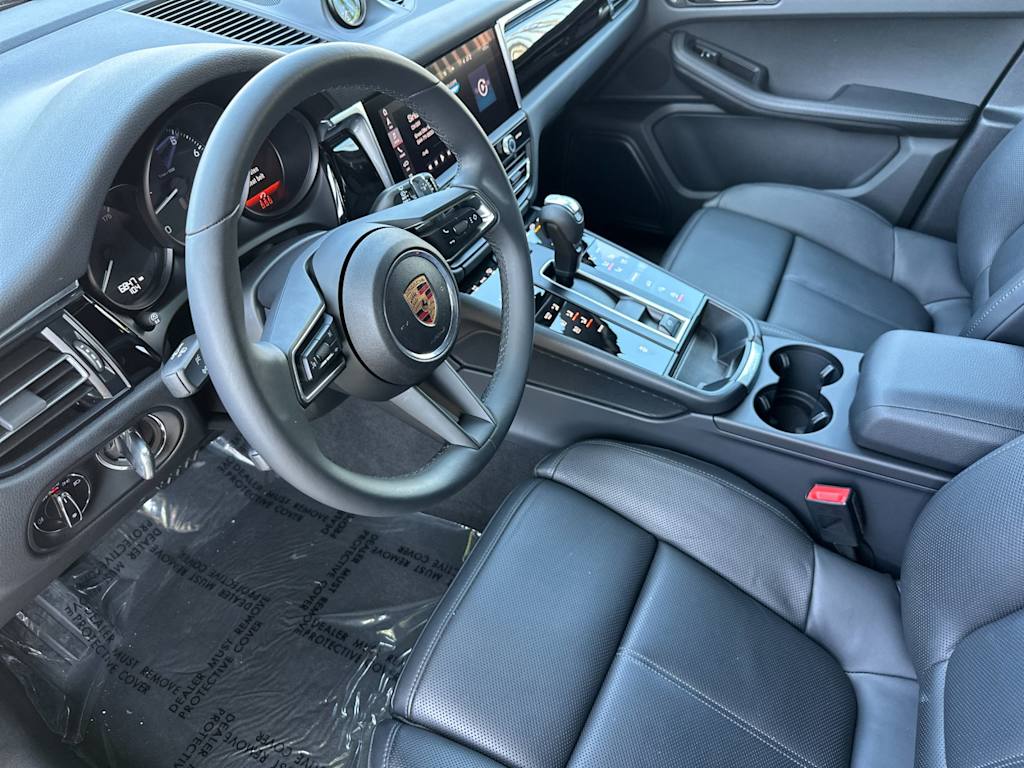 Thumbnail: 2025 Porsche Macan - 2