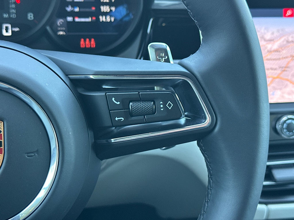 Thumbnail: 2025 Porsche Macan - 31