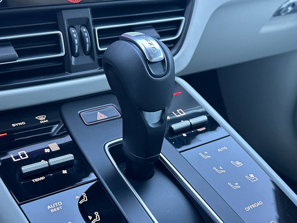 Thumbnail: 2025 Porsche Macan - 28