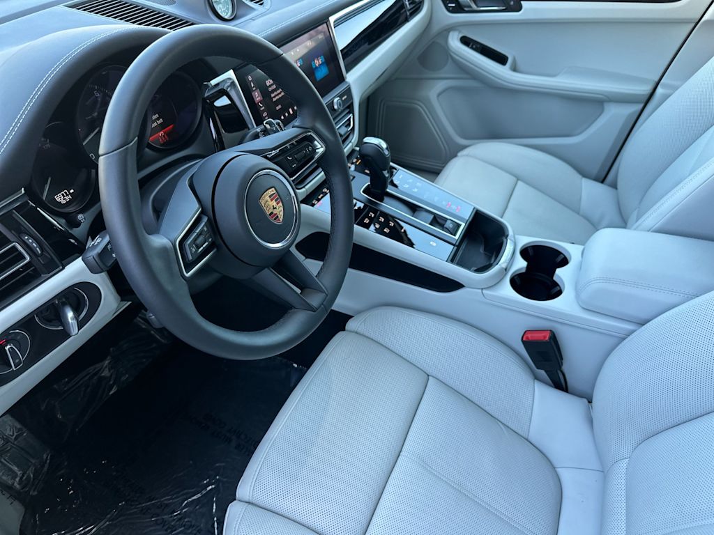 Thumbnail: 2025 Porsche Macan - 10