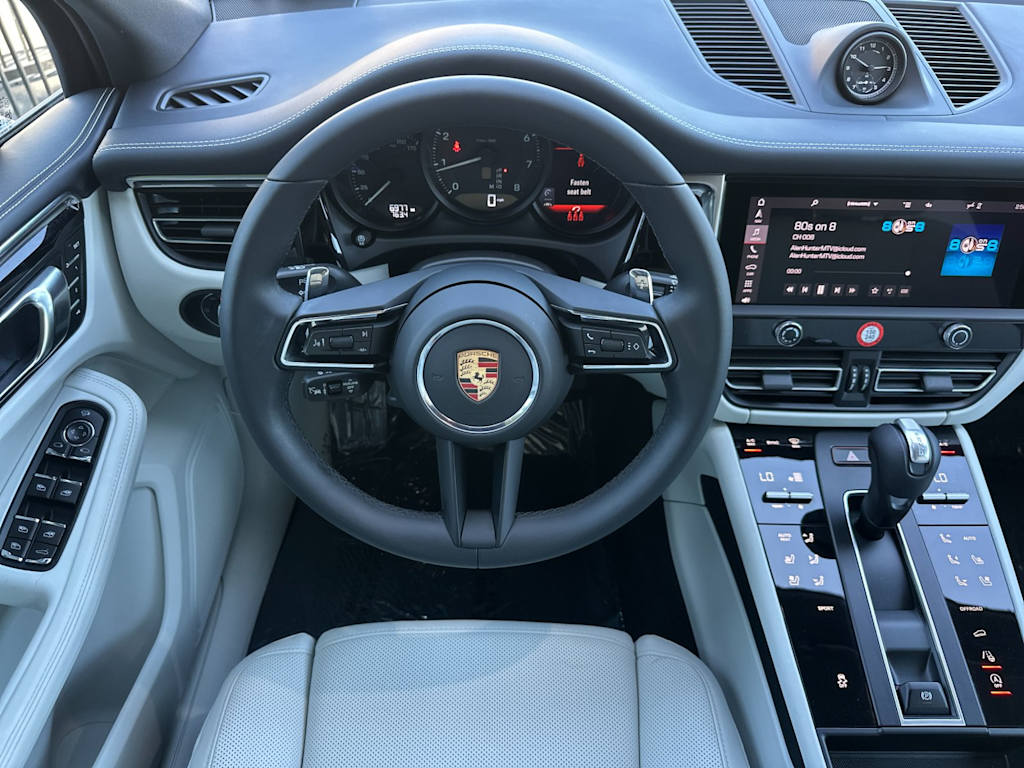 Thumbnail: 2025 Porsche Macan - 9