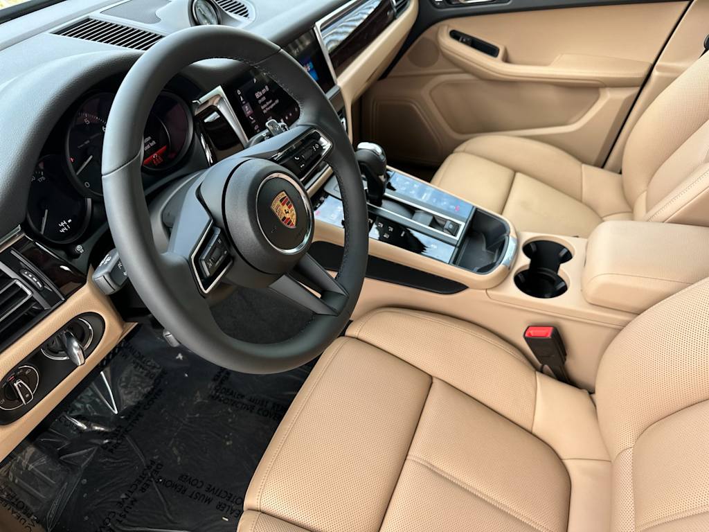 Thumbnail: 2025 Porsche Macan - 10