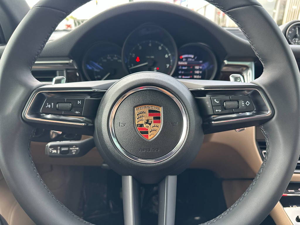 Thumbnail: 2025 Porsche Macan - 29