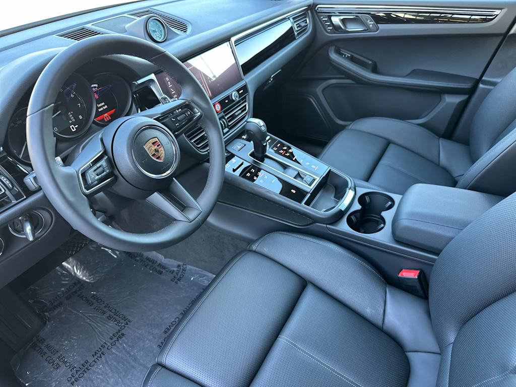 Thumbnail: 2025 Porsche Macan - 2