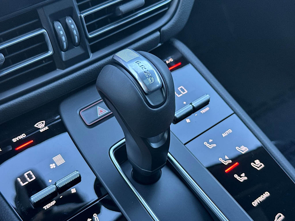 Thumbnail: 2025 Porsche Macan - 27