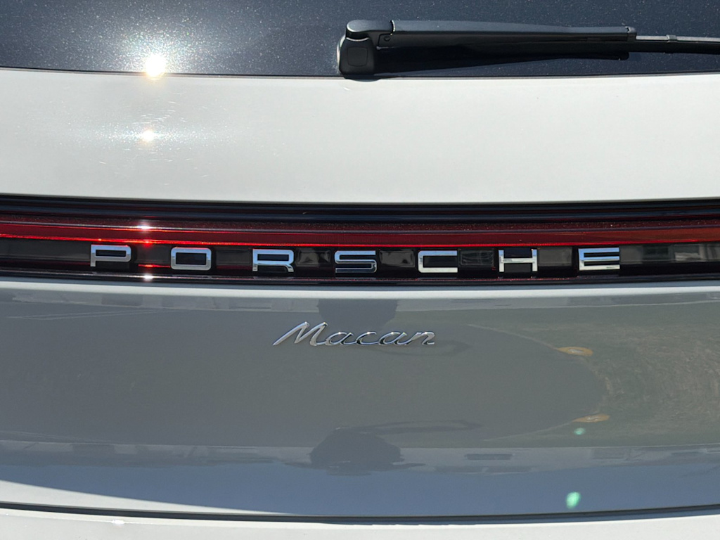 Thumbnail: 2026 Porsche Macan - 7