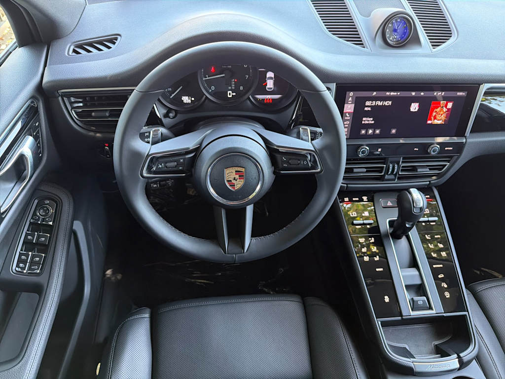 Thumbnail: 2026 Porsche Macan - 9