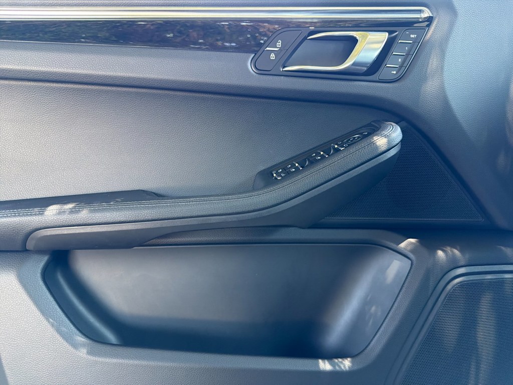 Thumbnail: 2026 Porsche Macan - 23
