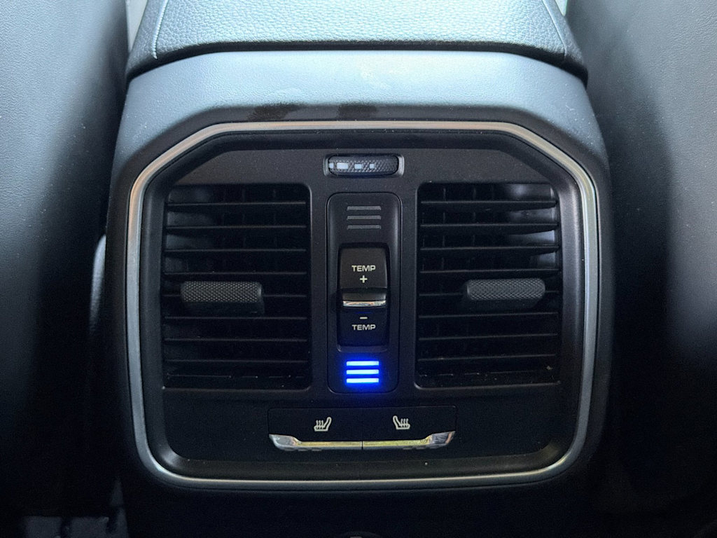 Thumbnail: 2026 Porsche Macan - 24
