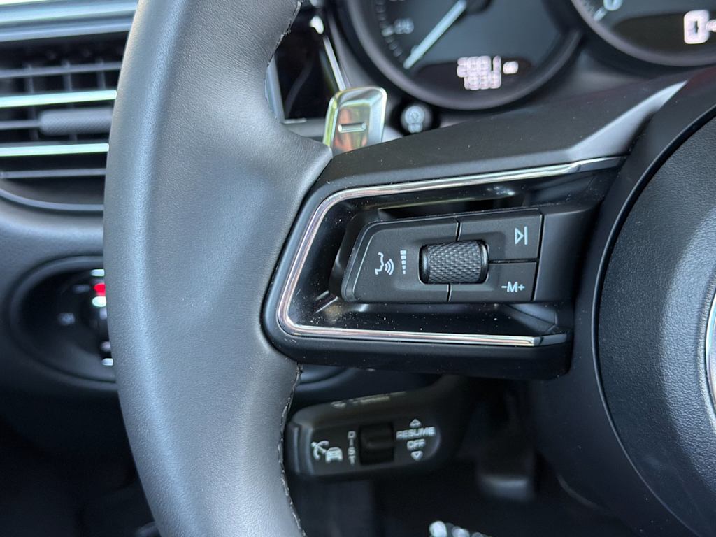 Thumbnail: 2026 Porsche Macan - 30