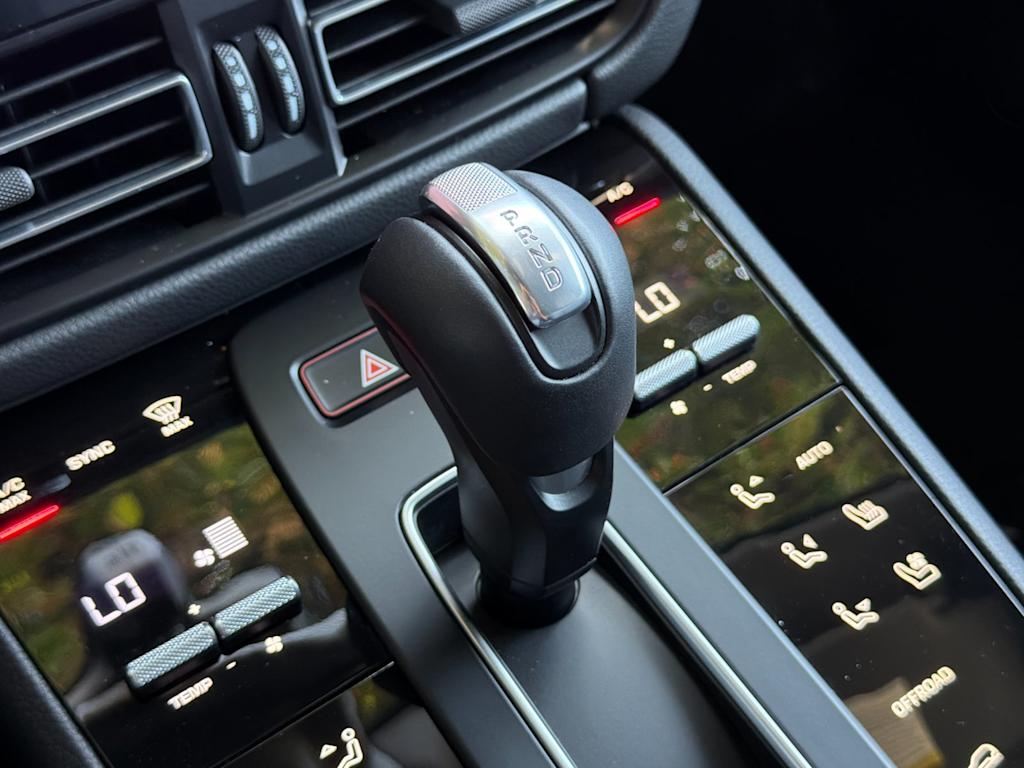 Thumbnail: 2026 Porsche Macan - 29