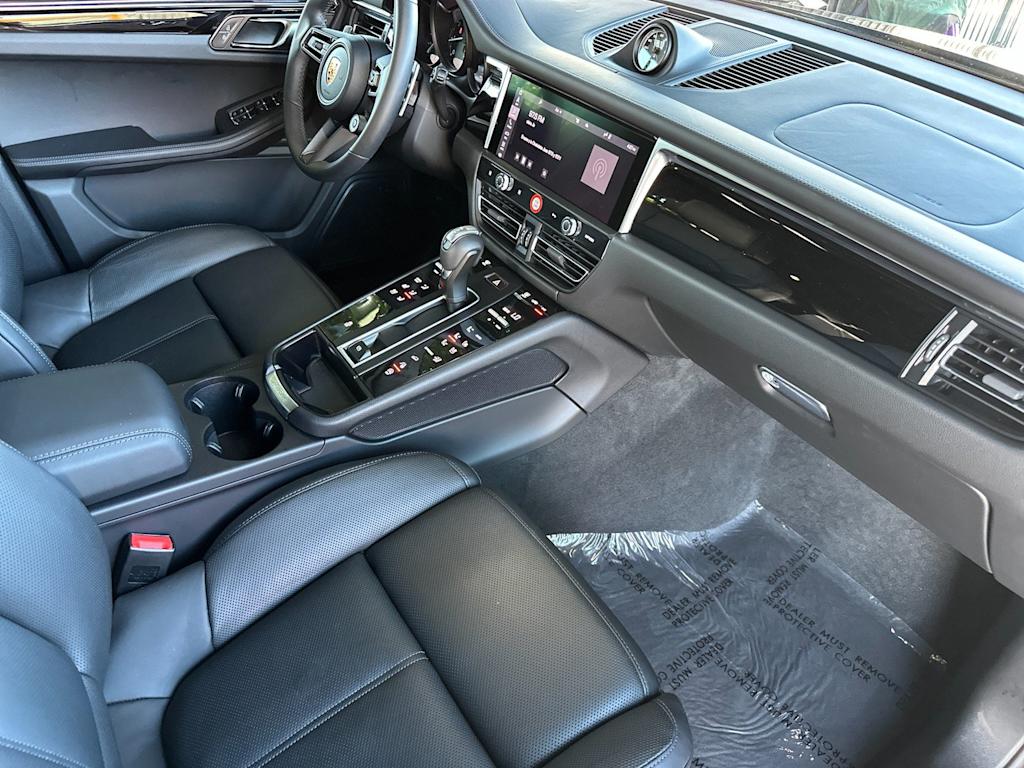 Thumbnail: 2026 Porsche Macan - 13