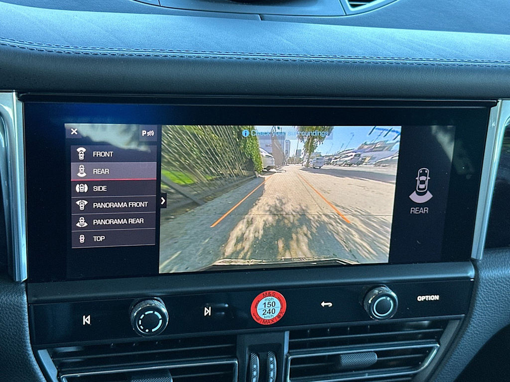 Thumbnail: 2026 Porsche Macan - 29