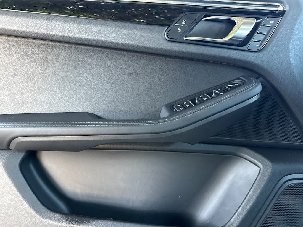 Thumbnail: 2026 Porsche Macan - 23