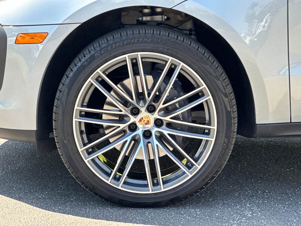 Thumbnail: 2026 Porsche Macan - 8