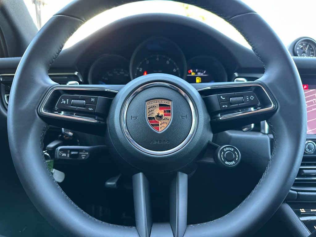 Thumbnail: 2026 Porsche Macan - 14