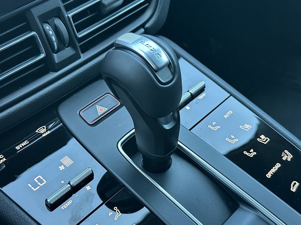 Thumbnail: 2026 Porsche Macan - 29