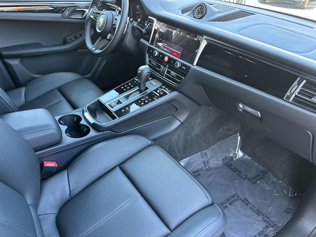 Thumbnail: 2026 Porsche Macan - 13