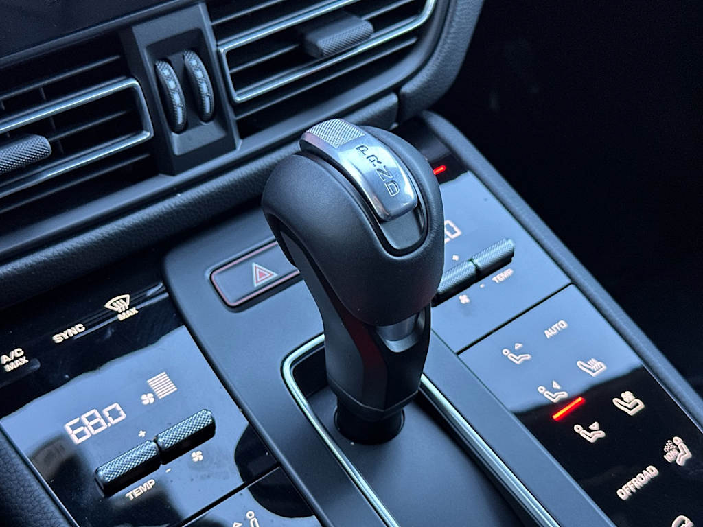 Thumbnail: 2026 Porsche Macan - 28
