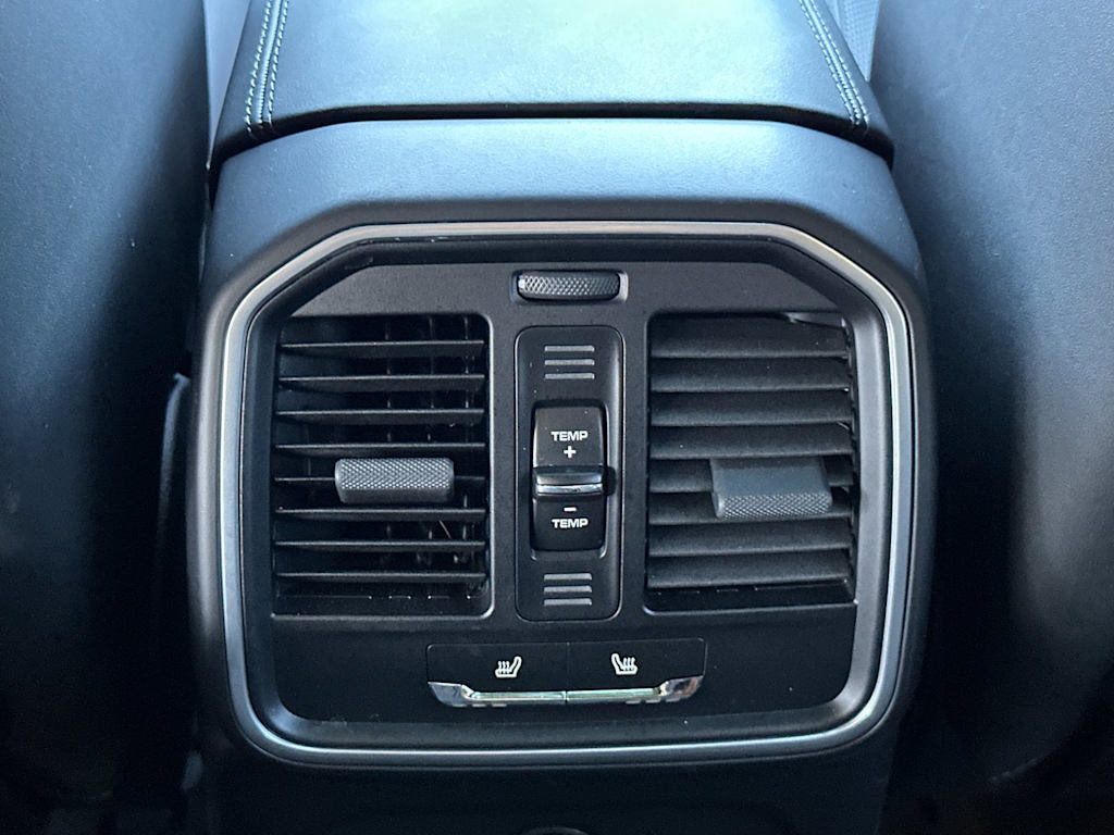 Thumbnail: 2026 Porsche Macan - 23