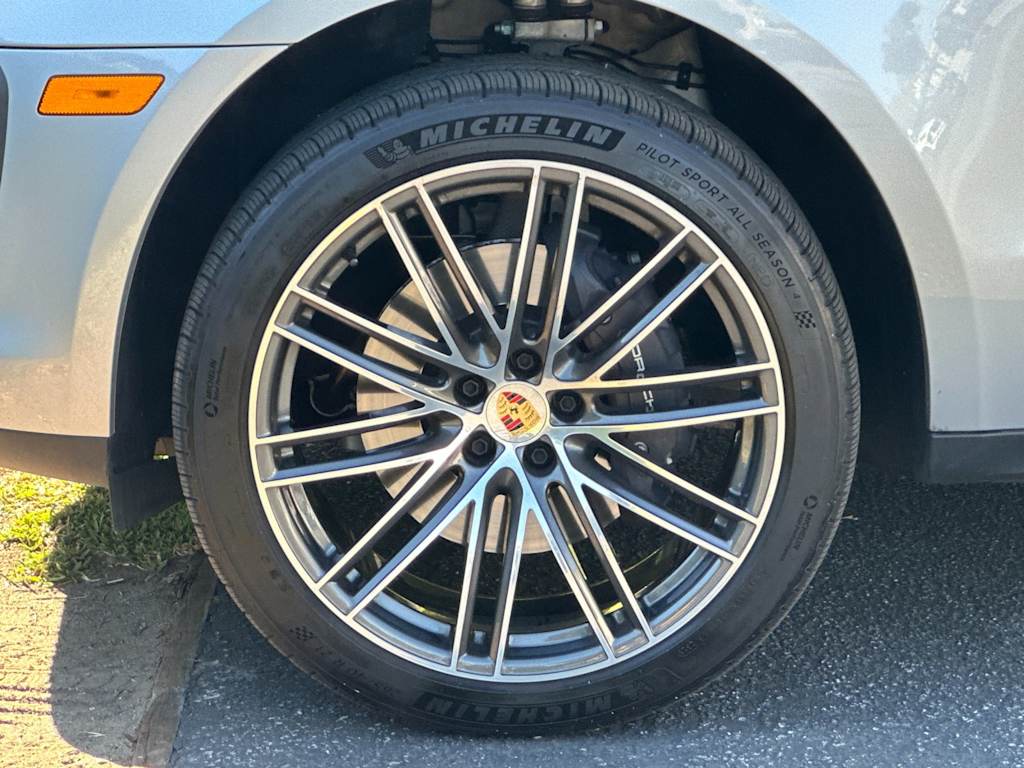 Thumbnail: 2026 Porsche Macan - 8