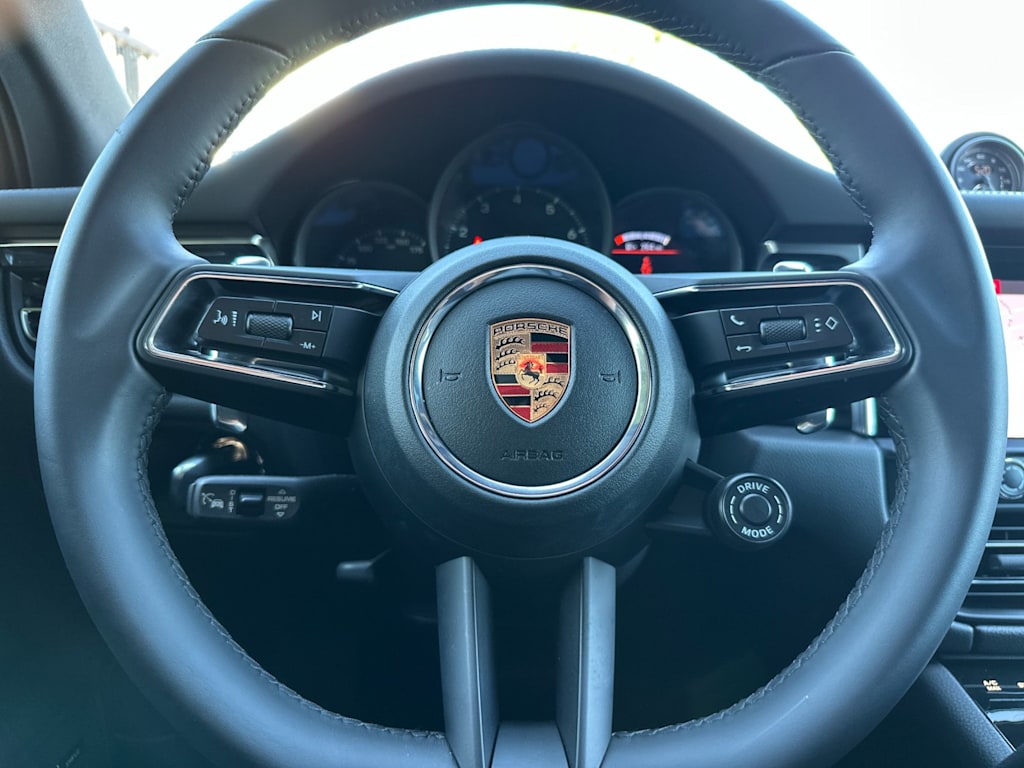 Thumbnail: 2026 Porsche Macan - 29