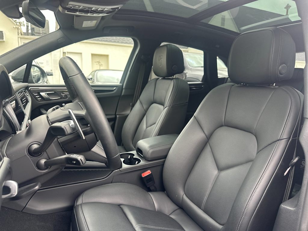 Thumbnail: 2026 Porsche Macan - 11
