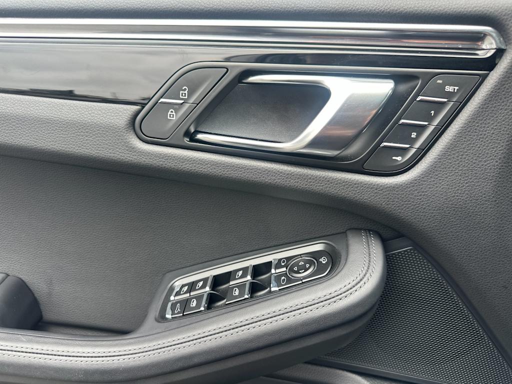 Thumbnail: 2026 Porsche Macan - 22