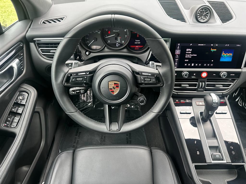 Thumbnail: 2026 Porsche Macan - 9