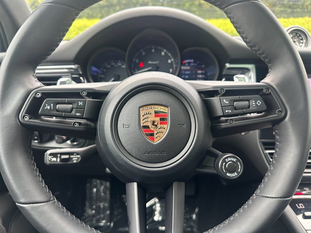 Thumbnail: 2026 Porsche Macan - 13