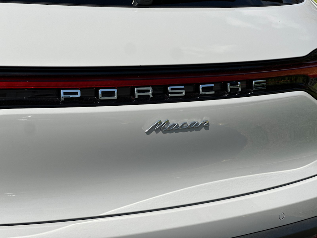 Thumbnail: 2026 Porsche Macan - 7