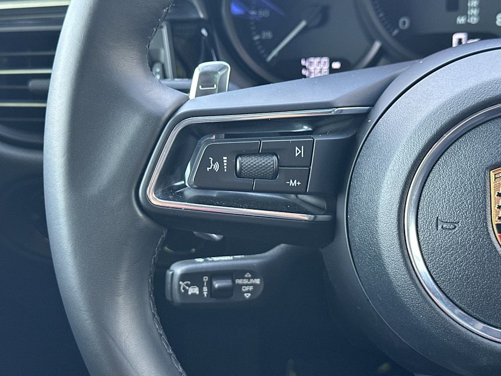 Thumbnail: 2026 Porsche Macan - 31