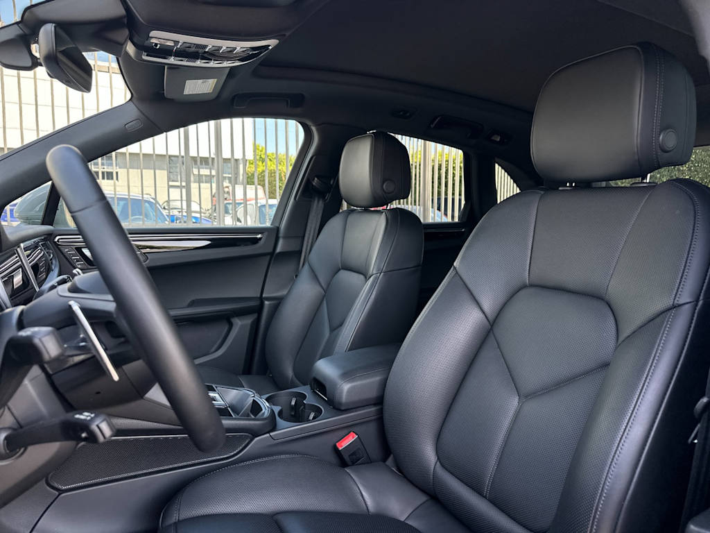 Thumbnail: 2026 Porsche Macan - 11
