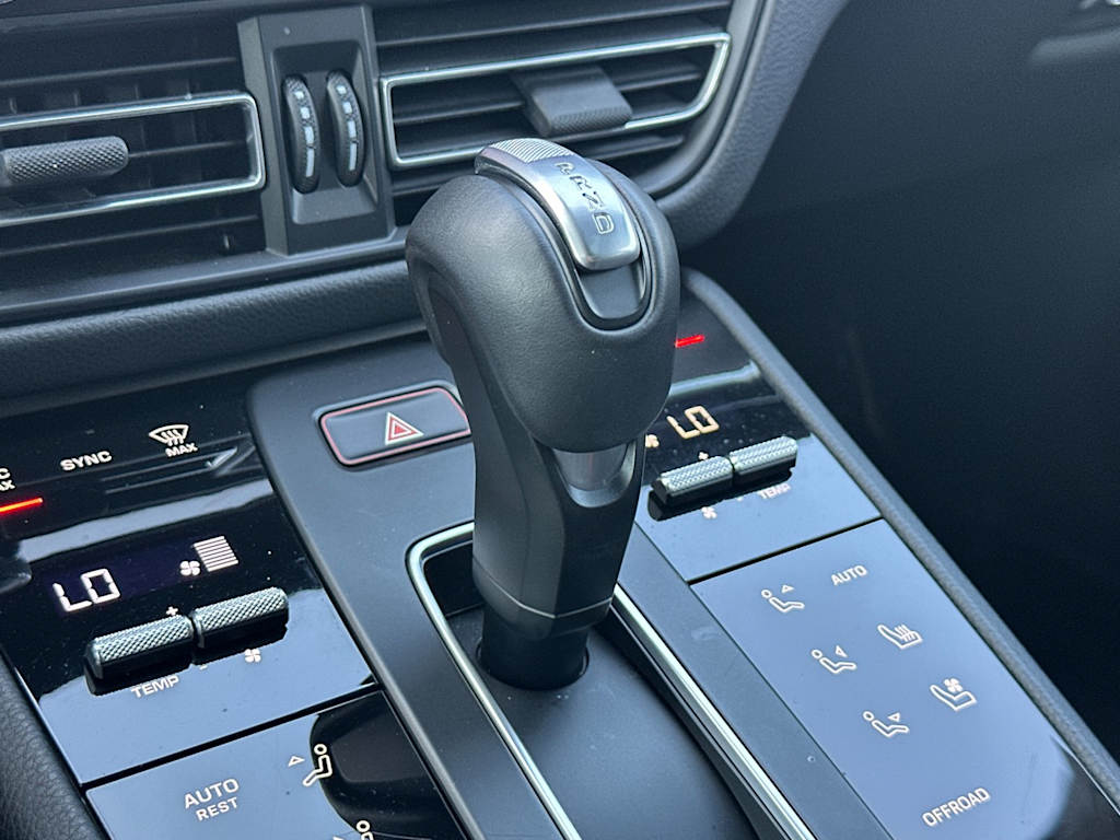 Thumbnail: 2026 Porsche Macan - 29