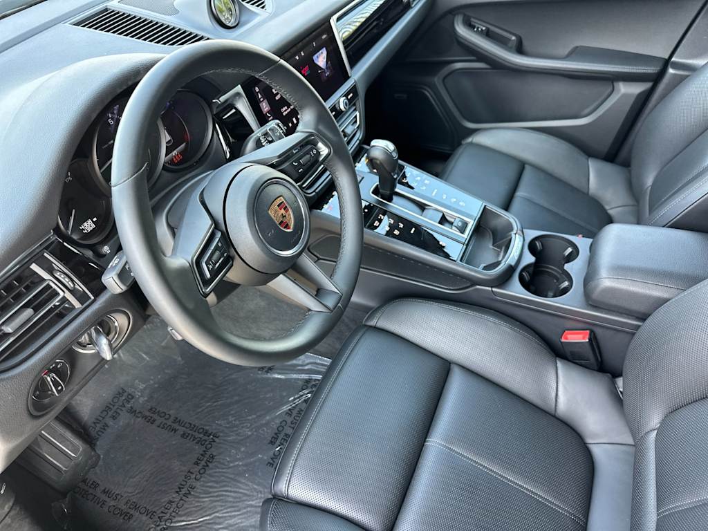 Thumbnail: 2026 Porsche Macan - 10