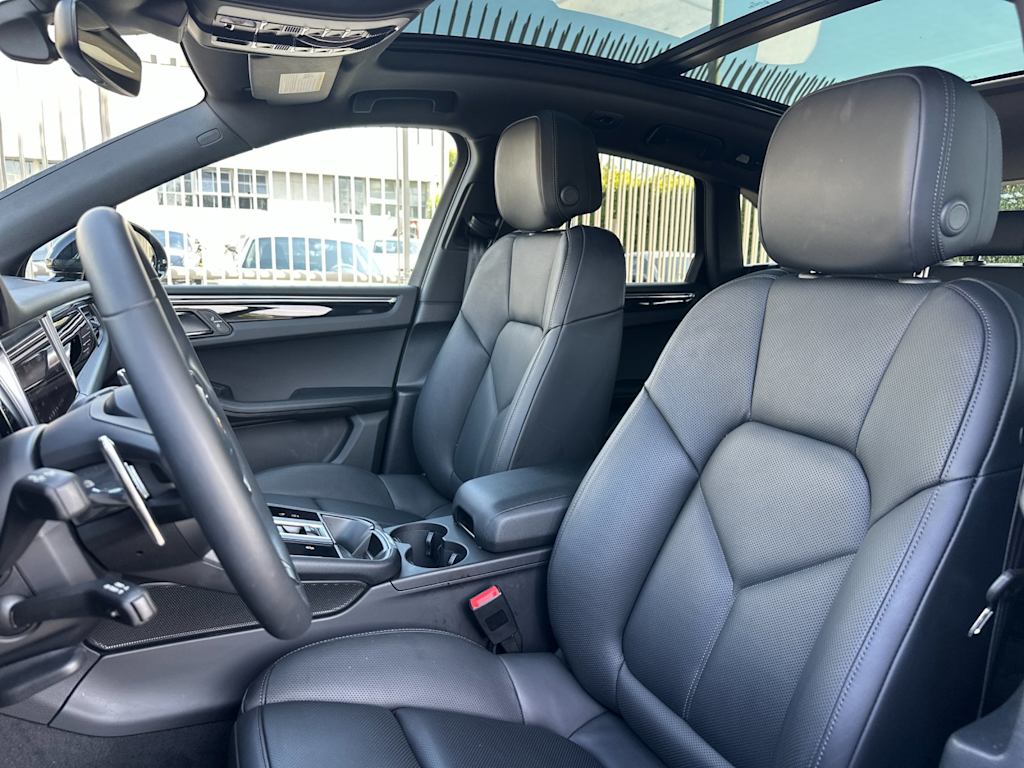 Thumbnail: 2026 Porsche Macan - 11