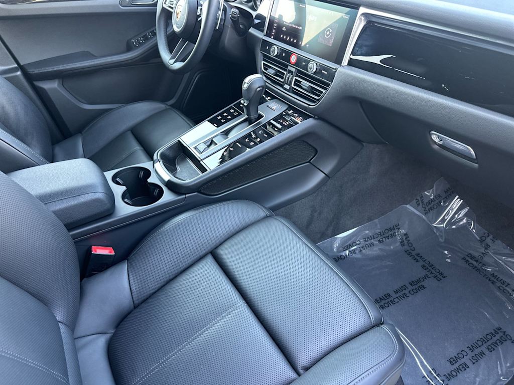 Thumbnail: 2026 Porsche Macan - 13