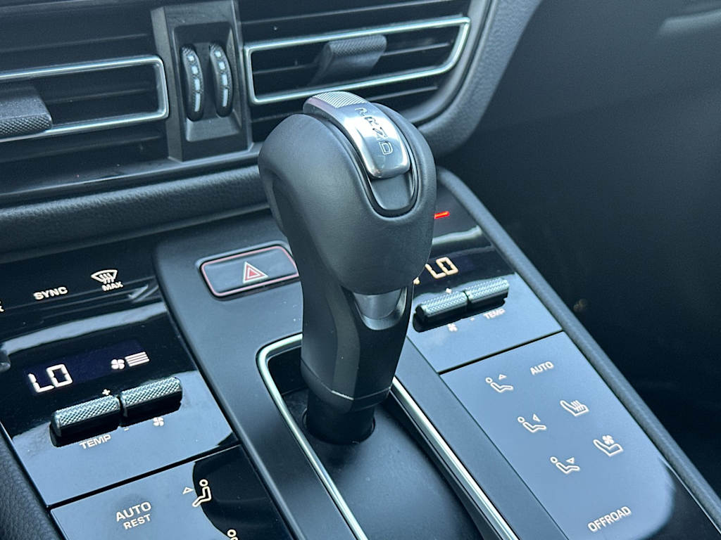 Thumbnail: 2026 Porsche Macan - 28