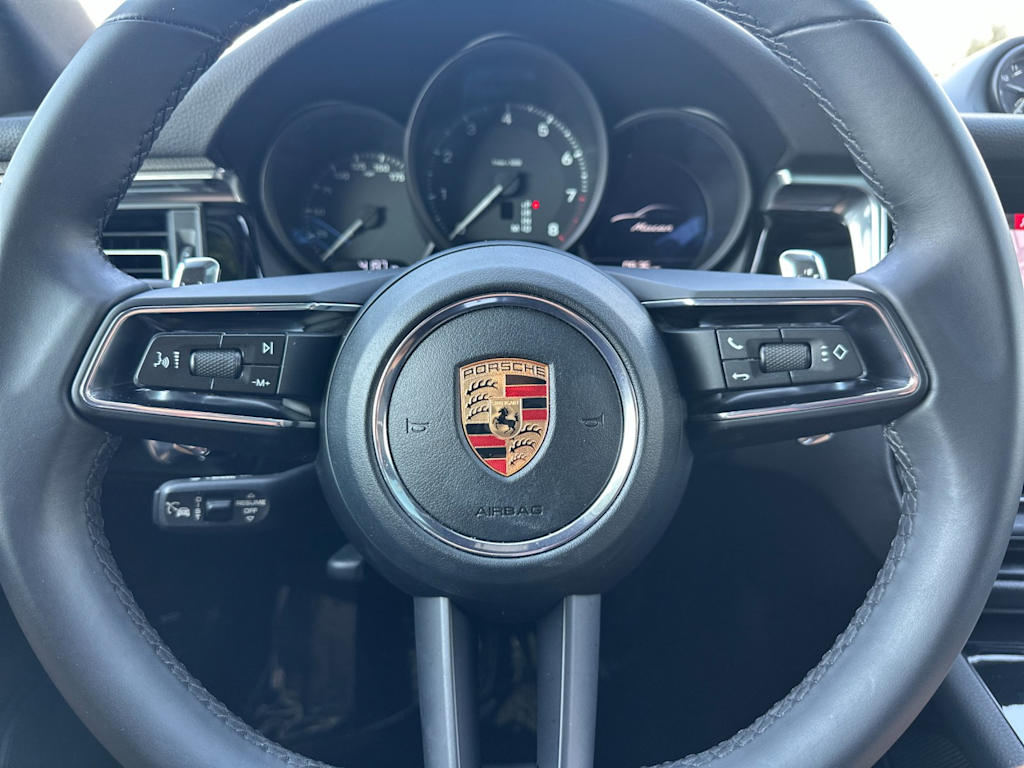 Thumbnail: 2026 Porsche Macan - 29