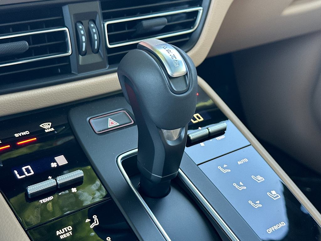 Thumbnail: 2026 Porsche Macan - 28