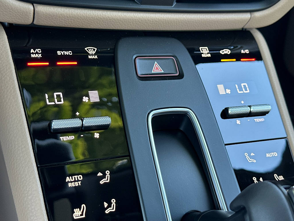 Thumbnail: 2026 Porsche Macan - 27