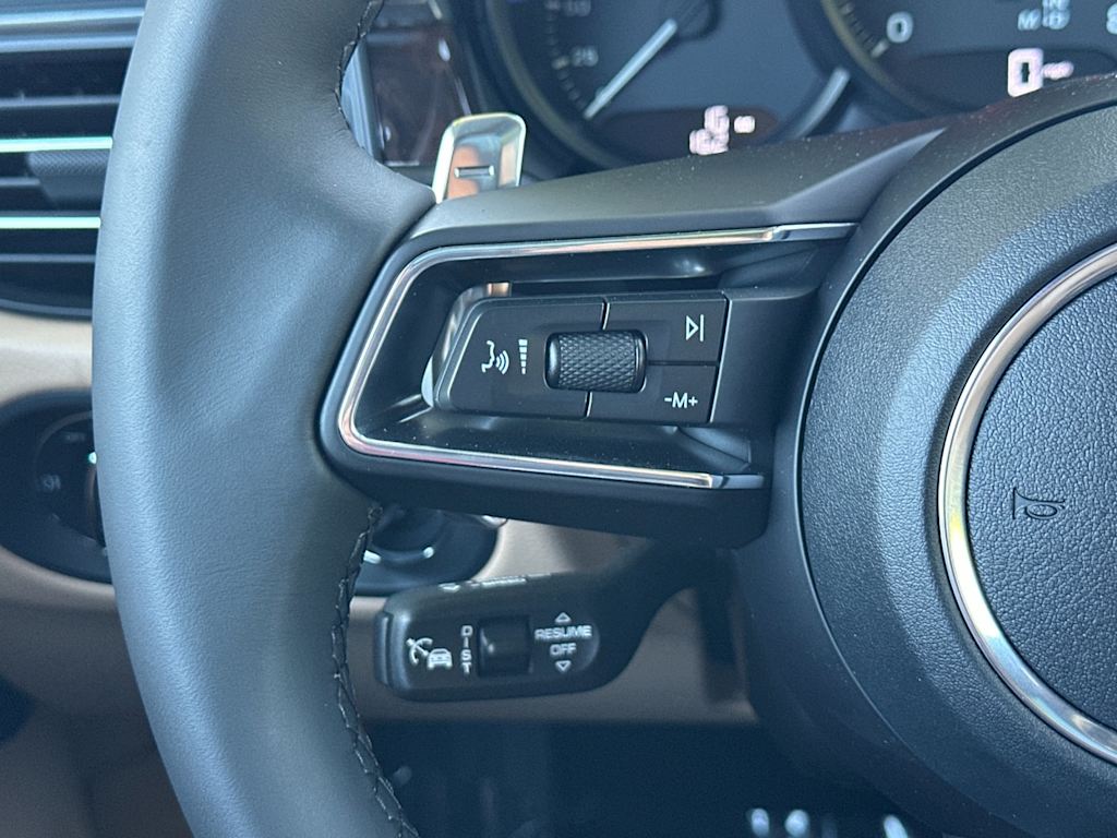 Thumbnail: 2026 Porsche Macan - 30