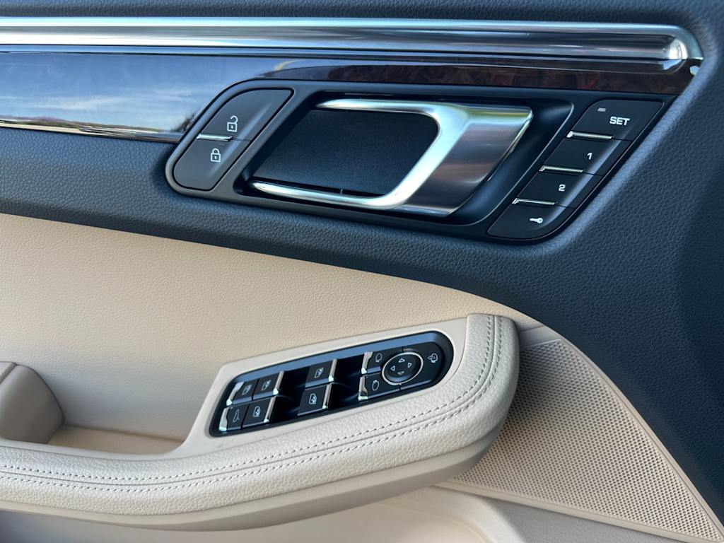 Thumbnail: 2026 Porsche Macan - 22