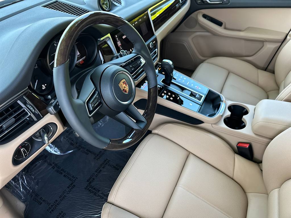 Thumbnail: 2026 Porsche Macan - 10