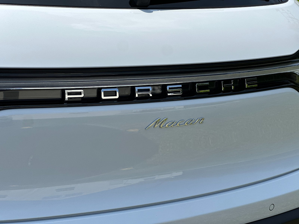 Thumbnail: 2026 Porsche Macan - 6