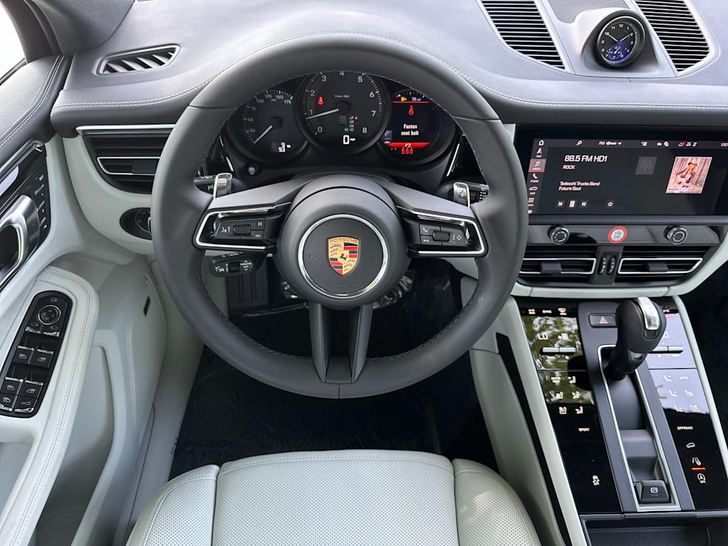 Thumbnail: 2026 Porsche Macan - 8
