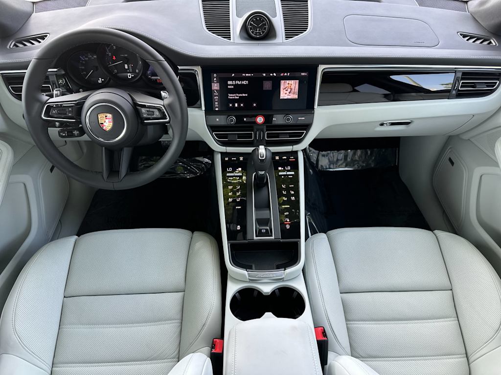 Thumbnail: 2026 Porsche Macan - 2