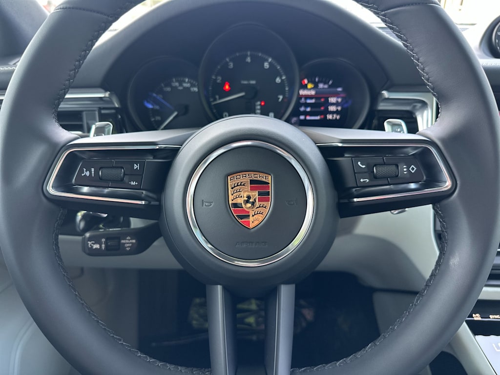Thumbnail: 2026 Porsche Macan - 29